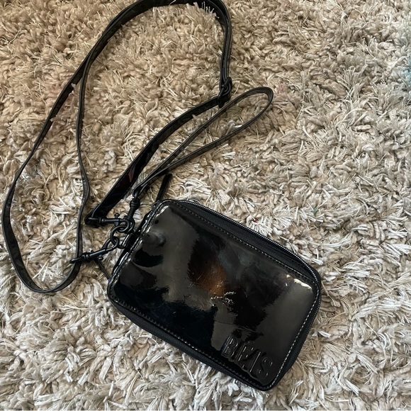 Beis convertible travel passport wallet with crossbody and wristlet strap patent - Picture 8 of 12